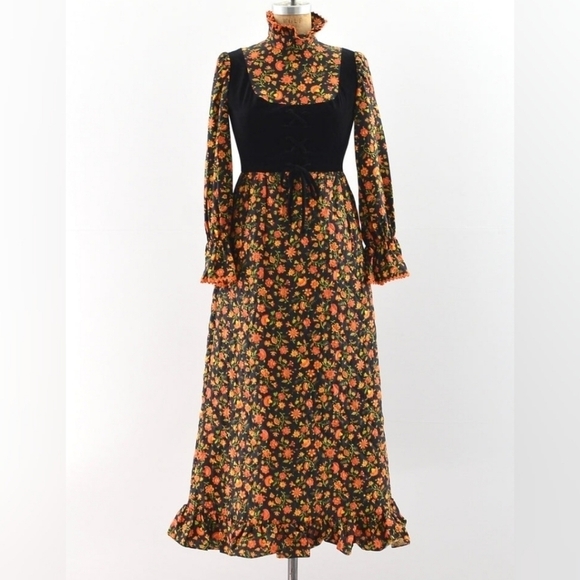 VINTAGE 1970s maxi quilted dress size S by measurements in VGUC - Picture 1 of 12